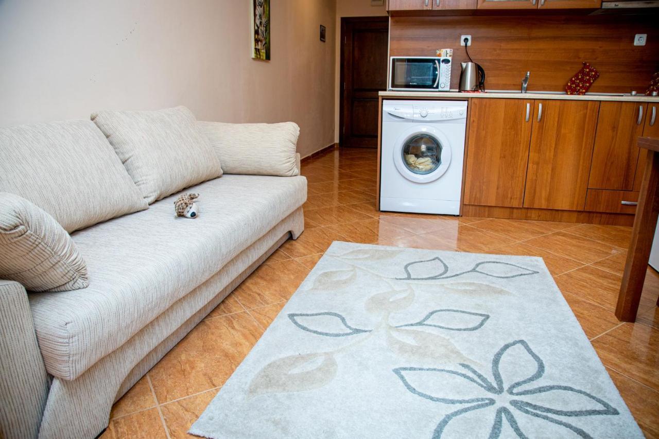 Helios Studio In A Complex In St Vlas By Flat Mаnаger Sveti Vlas Esterno foto